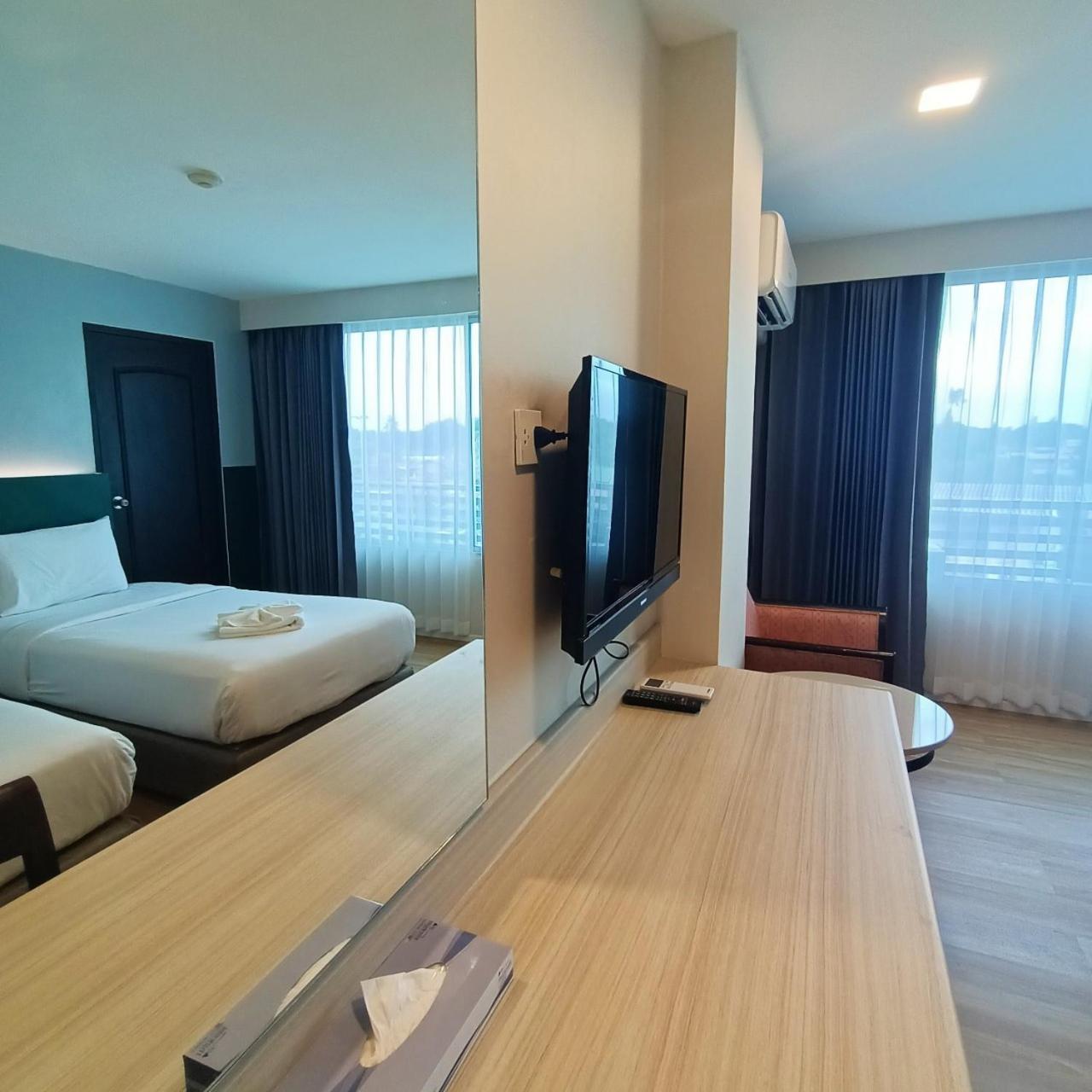 Mayflower Grande Hotel Phitsanulok Exterior foto